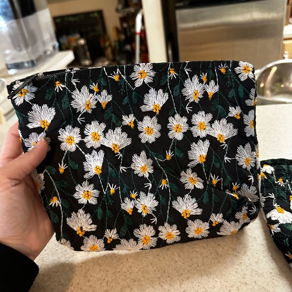 Set of 2 Flower/Floral Gift Bags, can separate upon request - Picture 6 of 7